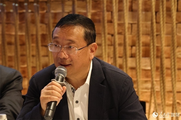 巴西文協(xié)主席上官建峰在座談會上致辭。人民網(wǎng)記者 陳海琪攝