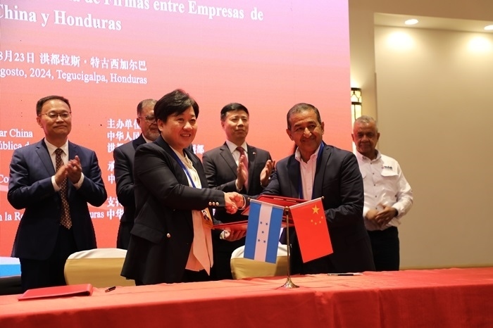 活動現(xiàn)場。埃內(nèi)斯托·多明戈斯攝