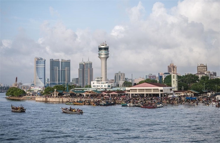 這是2023年12月29日拍攝的坦桑尼亞達累斯薩拉姆漁港。新華社記者王冠森攝