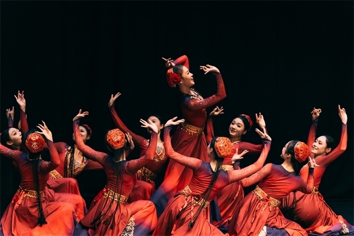 《長(zhǎng)城魂》中的民族舞蹈表演。主辦方供圖