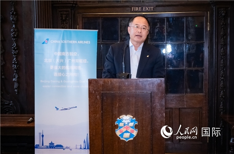 圖為中國駐倫敦旅游辦事處主任張力致辭。人民網(wǎng) 郭錦標(biāo)攝