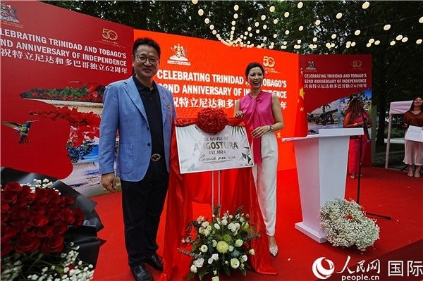 當天的慶祝儀式上，還舉行了特多著名酒品牌安高天娜回歸中國市場的揭幕儀式。人民網(wǎng)記者 趙益普攝