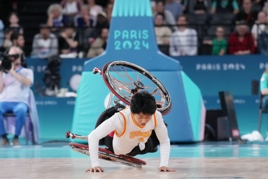 巴黎殘奧會(huì)｜“撞車、摔倒，我們都習(xí)慣了”