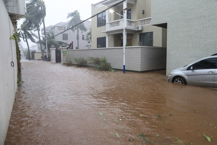 臺風(fēng)“摩羯”導(dǎo)致海南部分地區(qū)出現(xiàn)洪澇。新華社記者 張麗蕓 攝