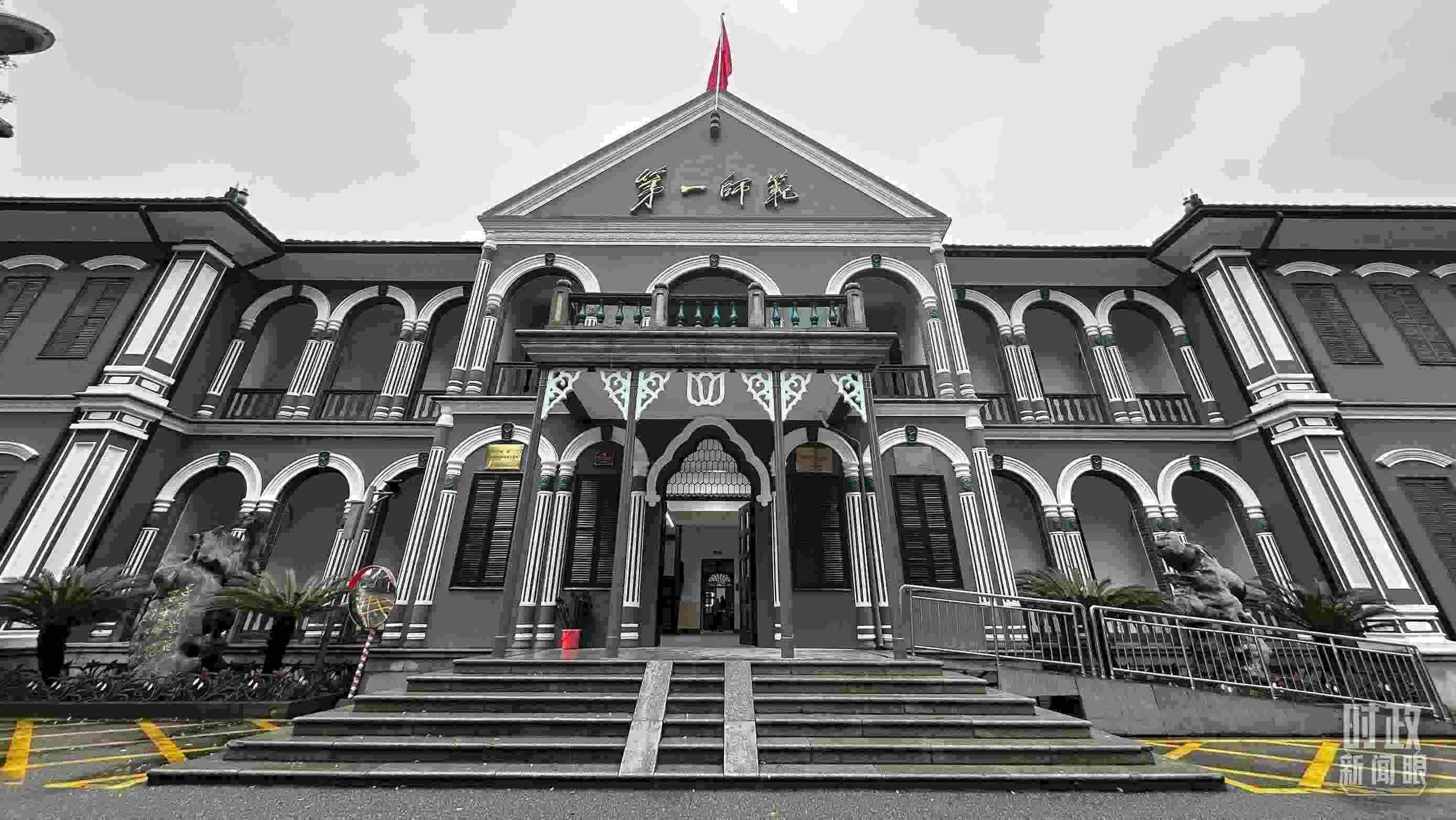  △2024年3月，習近平來到湖南第一師范學院（城南書院校區(qū)）考察。當時他說，國家要強大，必須辦好教育。（總臺央視記者覃思拍攝）