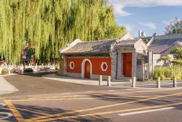 北京建筑大學古建保護與利用專業(yè)師生對北京德勝門內大街開展空間品質綜合提升項目，圖為項目竣工后的實景圖。校方供圖