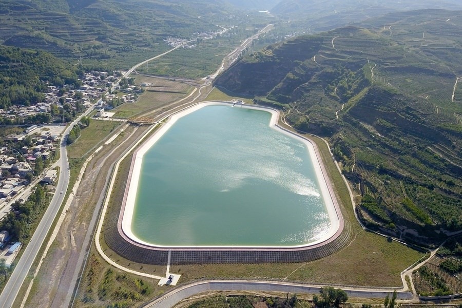 這是在天水市拍攝的已投用的天水城區(qū)引洮供水工程楊家灣調蓄水池（無人機照片）。新華社記者 范培珅 攝