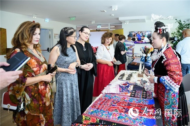 苗族銀器展示。傅永山攝