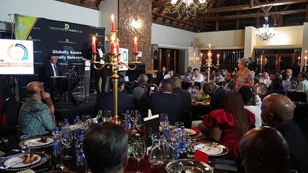 吳大使回答記者提問。人民網(wǎng) 劉暢攝