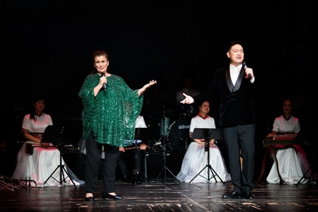 中羅歌唱家合唱《摩爾多瓦的玫瑰》。傅永山 攝