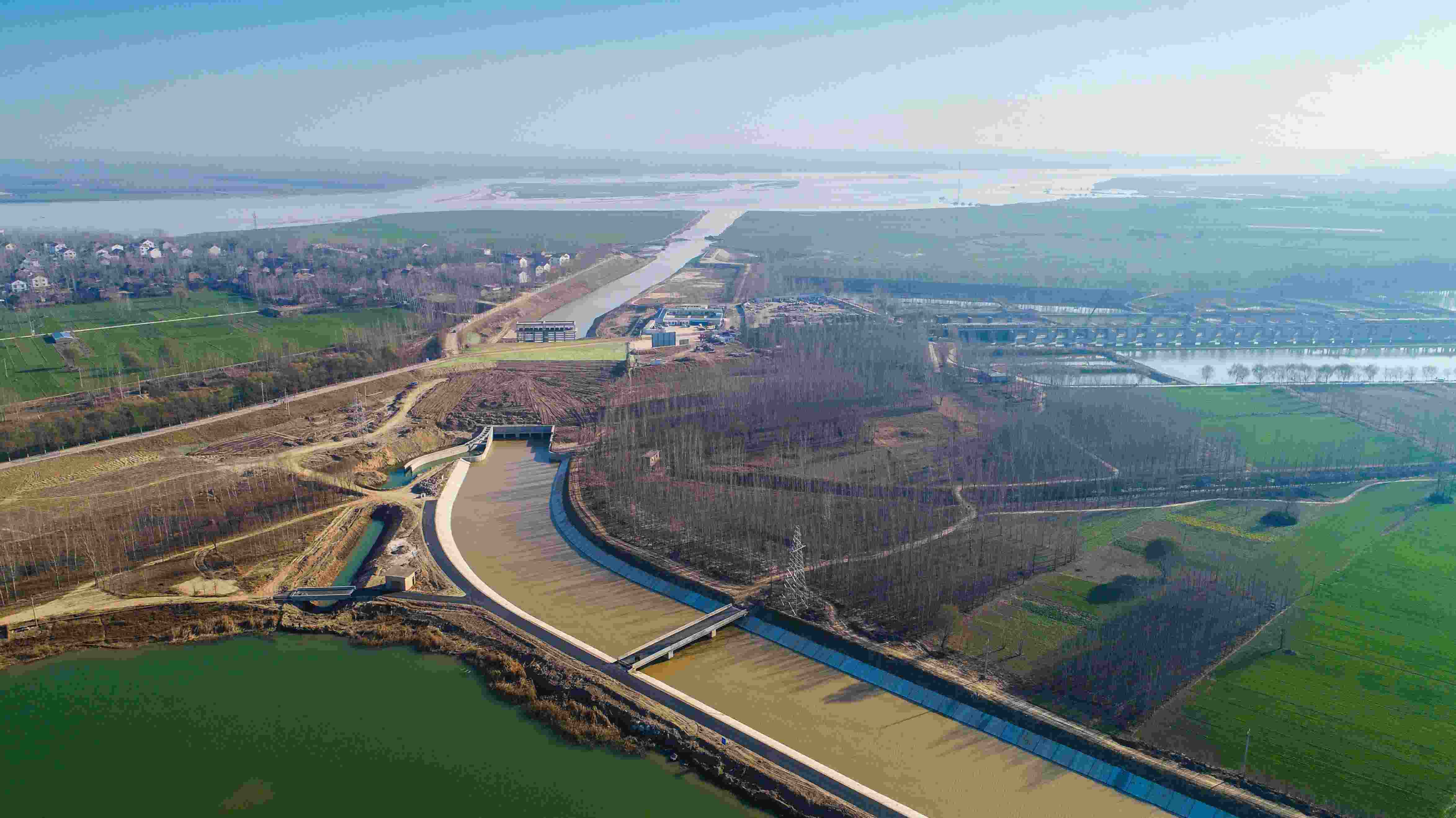 實(shí)施引黃入冀調(diào)水，助力華北地下水超采綜合治理和白洋淀生態(tài)環(huán)境修復(fù)。水利部水資源局供圖