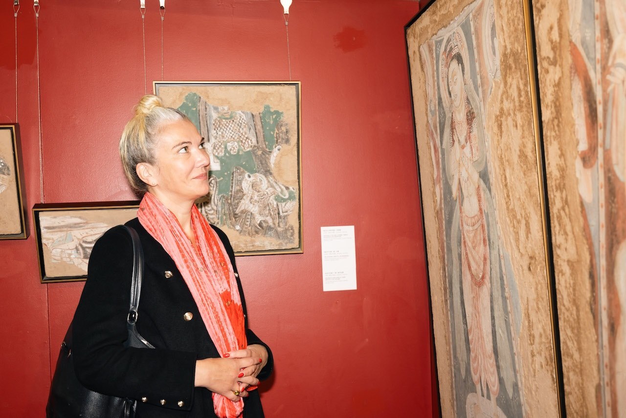 “絲路丹青——絲綢之路沿線壁畫(huà)傳摹展”在巴黎中國(guó)文化中心隆重開(kāi)幕。中國(guó)藝術(shù)研究院供圖