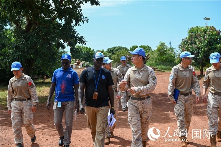 圖2 檢查組實地查驗。孫千攝
