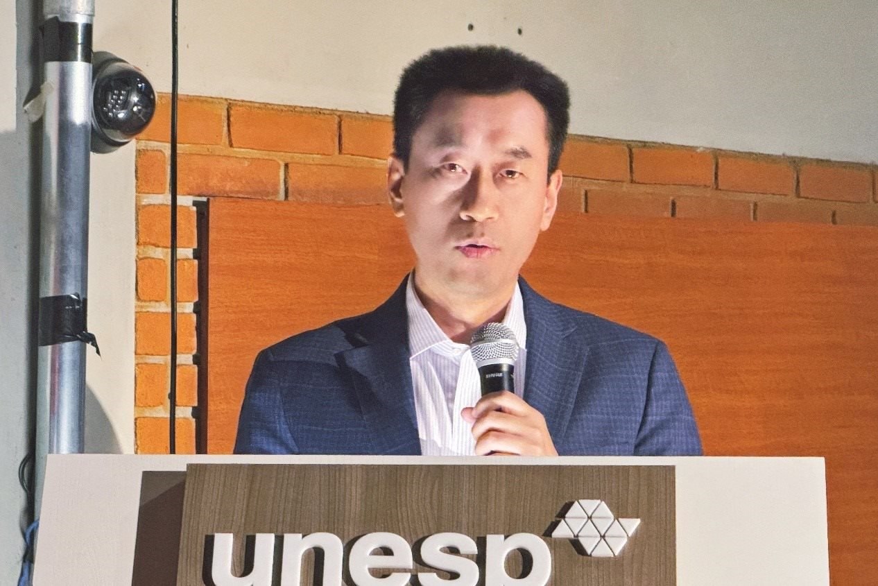 中國(guó)駐圣保羅總領(lǐng)事館副總領(lǐng)事田玉震在活動(dòng)中致辭。圣保羅州立大學(xué)孔子學(xué)院供圖