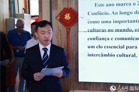 中國駐里約總領(lǐng)館副總領(lǐng)事王海濤在活動現(xiàn)場致辭。人民網(wǎng)記者 陳海琪攝