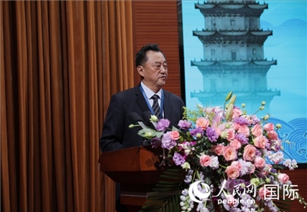 北京語言大學(xué)黨委書記倪海東在“走進(jìn)中華文明——海絲印記 世遺泉州”主題人文交流活動中致辭。人民網(wǎng) 王婧攝