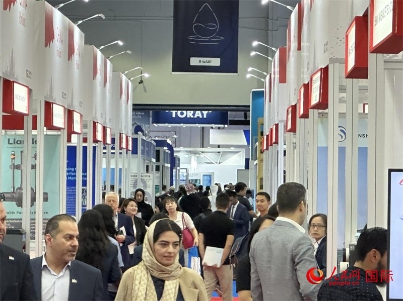 中國(guó)館前人頭攢動(dòng)。人民網(wǎng)記者管克江攝