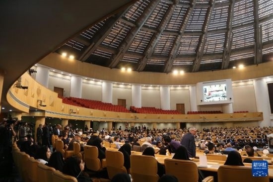 這是10月7日在伊朗首都德黑蘭拍攝的第七屆聲援巴勒斯坦兒童和青少年國際會議現(xiàn)場。新華社記者 沙達提 攝