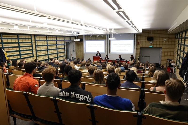 中國駐瑞典大使崔愛民訪問烏普薩拉大學(xué)并發(fā)表演講。中國駐瑞典大使館供圖