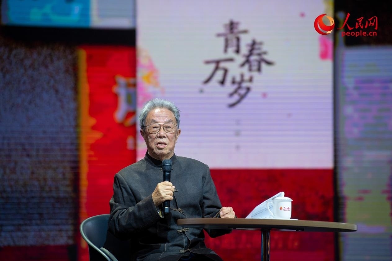 王蒙以《與時代同行 與人民同心》為題演講。人民網(wǎng)記者 翁奇羽攝