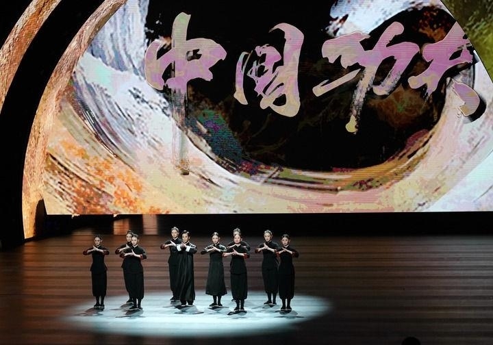 2024年9月19日，演職人員在北京文化論壇專(zhuān)場(chǎng)文藝演出中表演舞劇《詠春》。