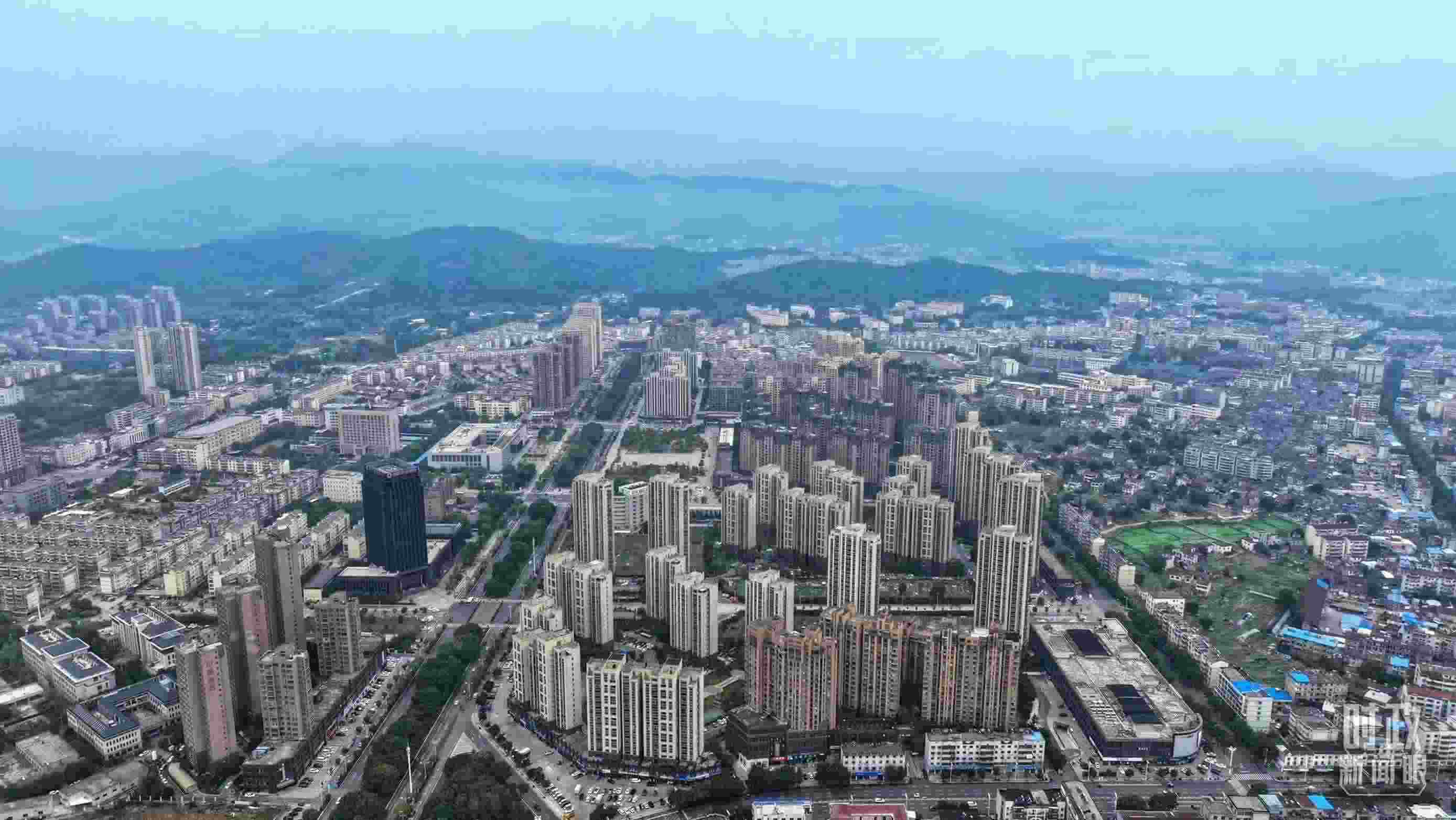 △俯瞰桐城市。（總臺記者葛啟文拍攝）