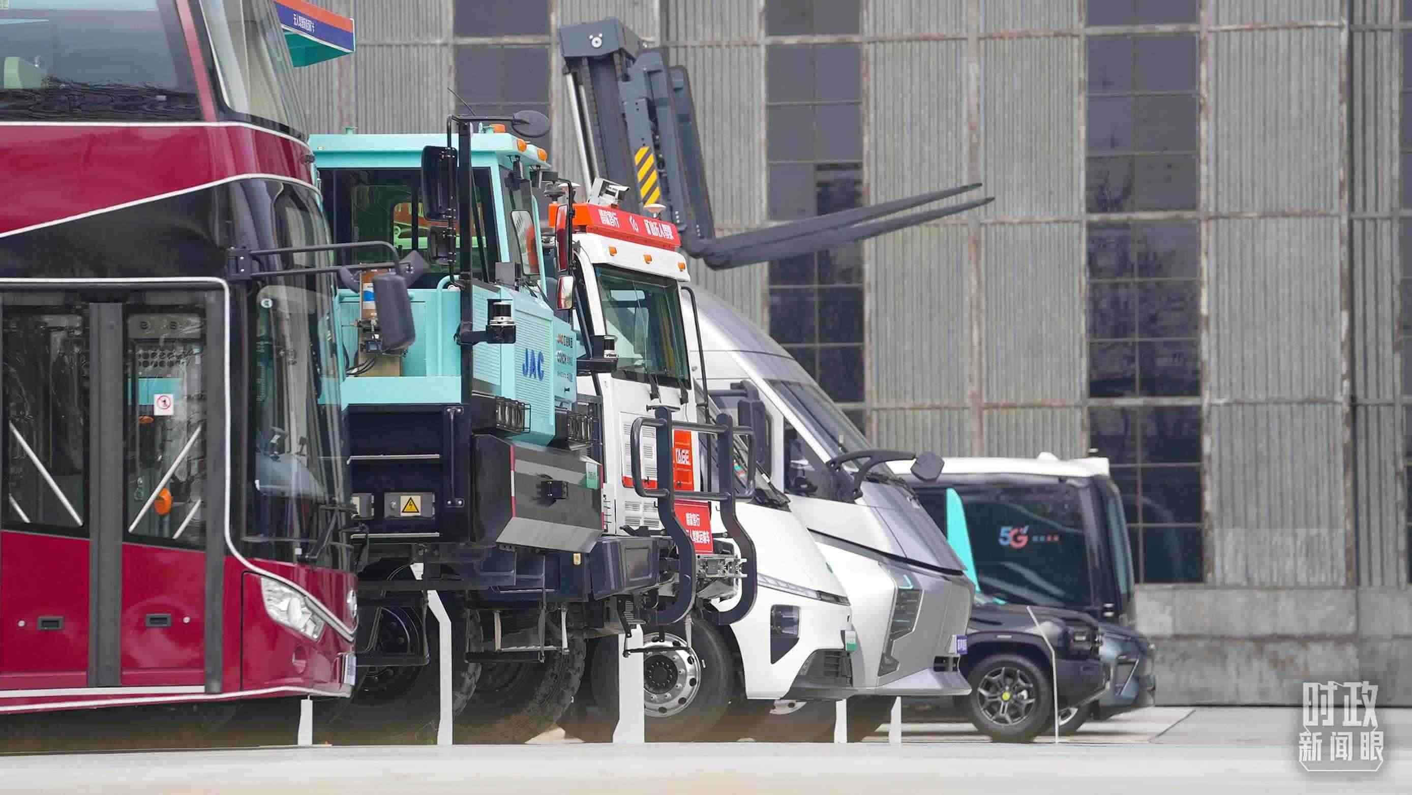 △安徽省重大科技創(chuàng)新成果集中展示展出的新能源汽車。（總臺央視記者金雨秋拍攝）