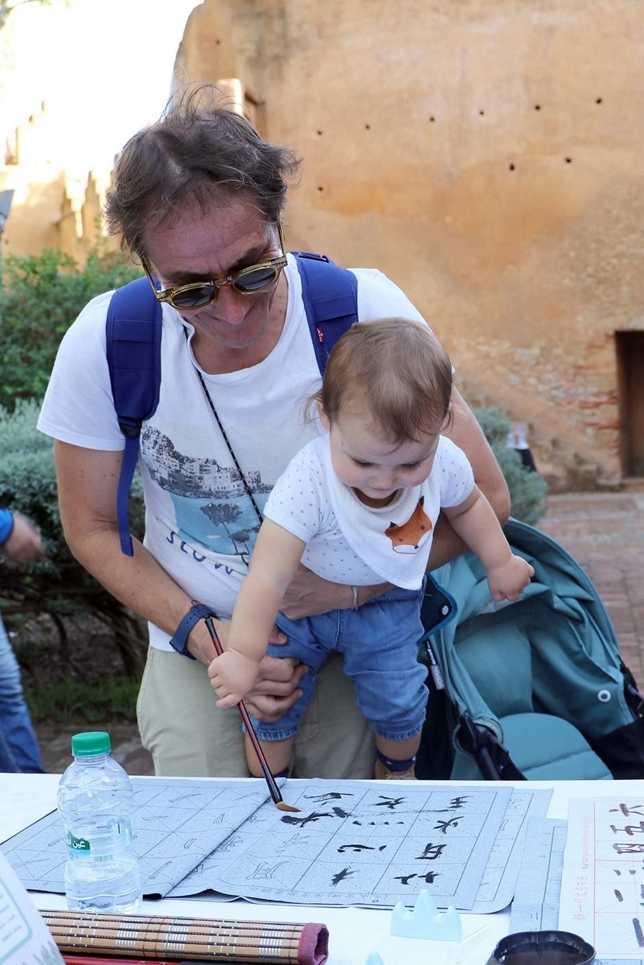 小小書法家。拉巴特中國(guó)文化中心供圖