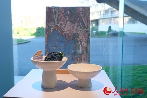 壁畫(huà)礦物質(zhì)顏料展示。人民網(wǎng)記者 尚凱元攝
