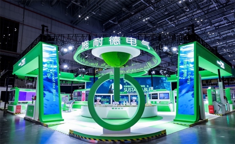 2023年，施耐德電氣在第六屆中國國際進口博覽會現(xiàn)場。施耐德電氣供圖