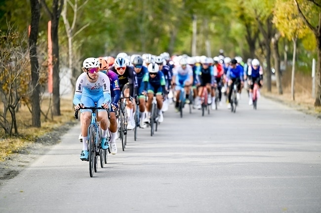 選手在比賽中展開激烈角逐。主辦方供圖