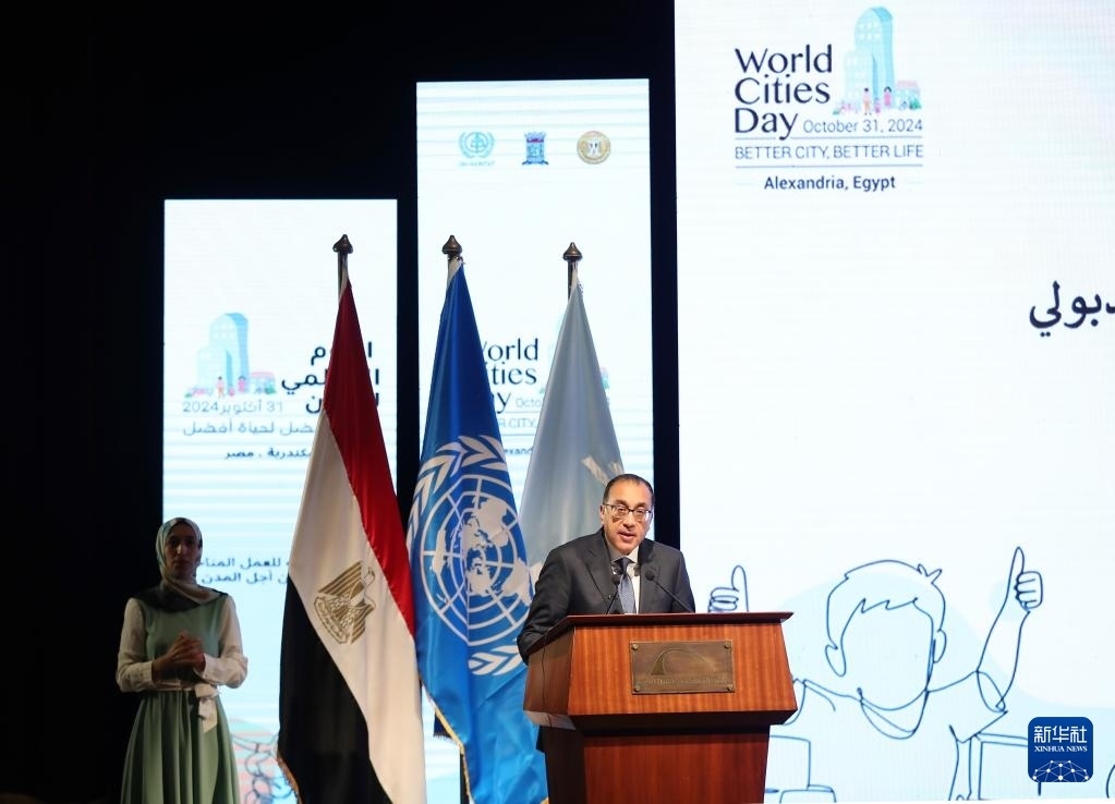 10月31日，在埃及亞歷山大，埃及總理馬德布利在活動(dòng)上致辭。新華社記者 王東震 攝