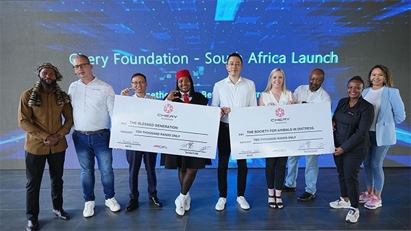 捐贈(zèng)合影。奇瑞國(guó)際南非子公司提供