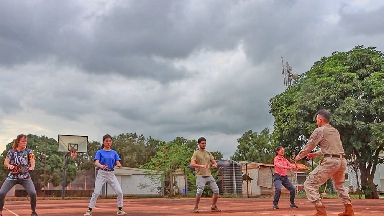 認真學(xué)習(xí)動作。孫亞斌 攝