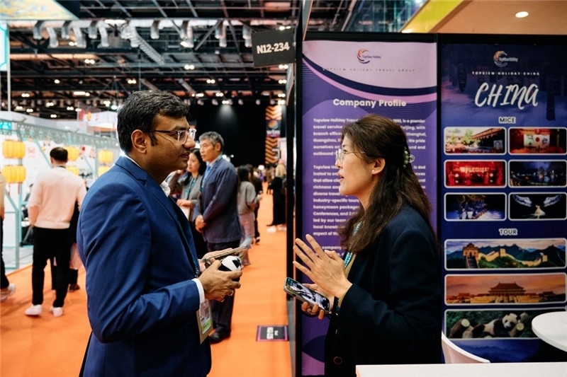 “中國(guó)館”展區(qū)現(xiàn)場(chǎng)洽談。 楊浩鵬攝