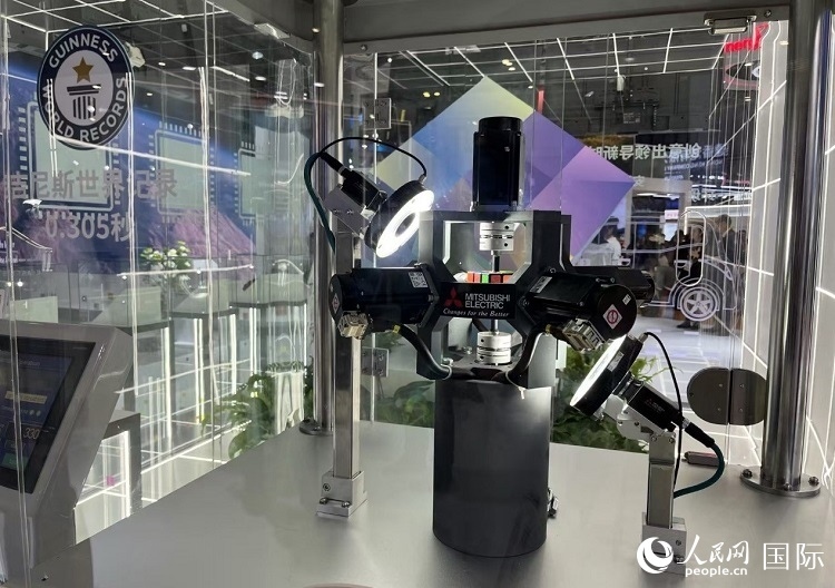 三菱電機(jī)開發(fā)的魔方機(jī)器人是吉尼斯世界紀(jì)錄保持者。人民網(wǎng)記者 陳思攝