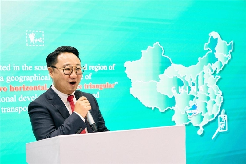 “中國(guó)館”貴州旅游推介會(huì)現(xiàn)場(chǎng)介紹。楊浩鵬