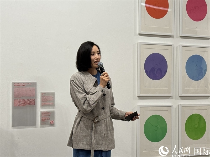 11月8日，今日美術(shù)館館長張然在“瑞士經(jīng)典設(shè)計(jì)展”開幕式上發(fā)表致辭。（人民網(wǎng) 謝瑩攝）