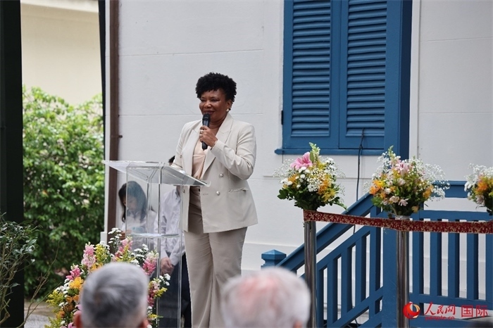 巴西文化部部長(zhǎng)梅內(nèi)塞斯在開園儀式上發(fā)表致辭。人民網(wǎng)記者 張志文攝