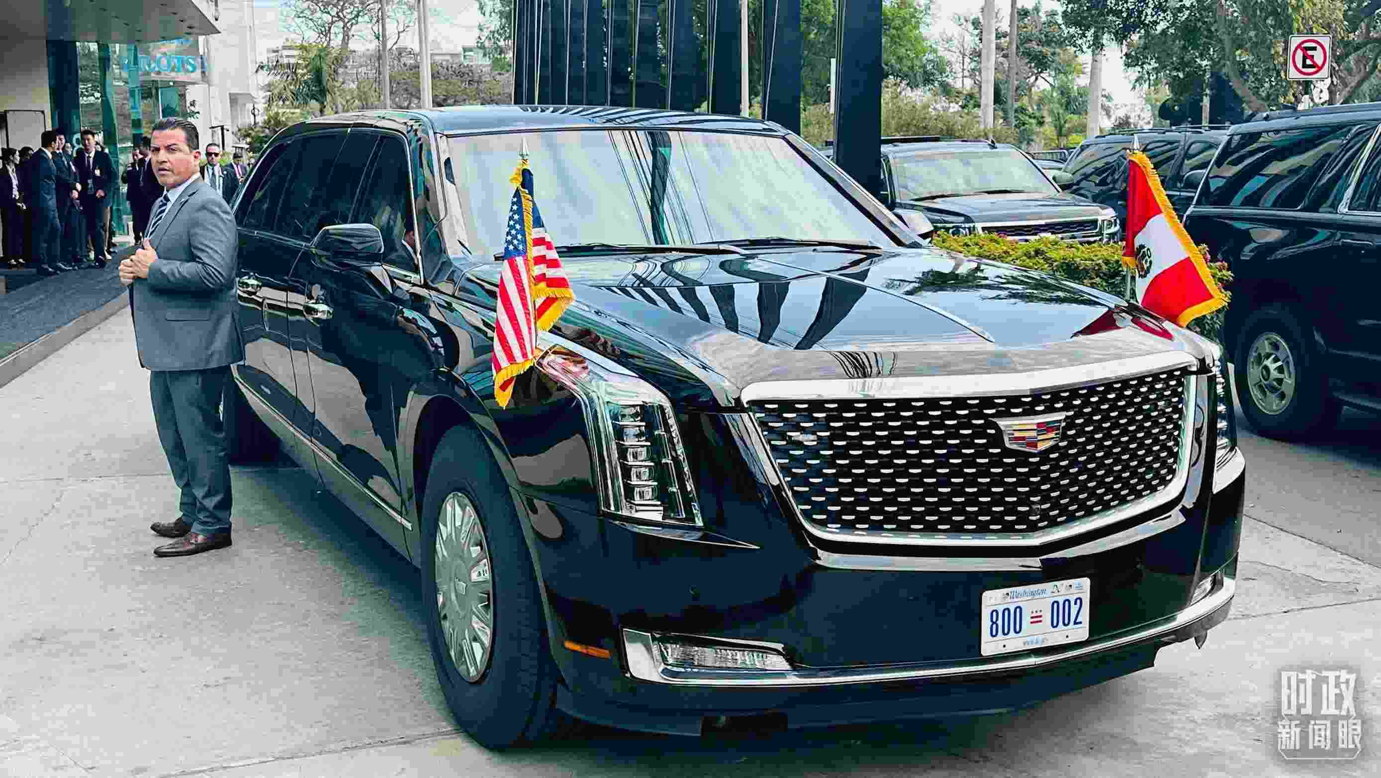 美國總統(tǒng)拜登乘車抵達中美元首會晤現(xiàn)場。（總臺央視記者范一鳴拍攝）