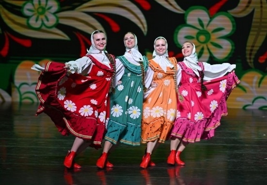 6月22日，2024-2025“中俄文化年”海南島歡樂節(jié)俄羅斯藝術團體巡演在?？谑信e行。新華社記者郭程攝