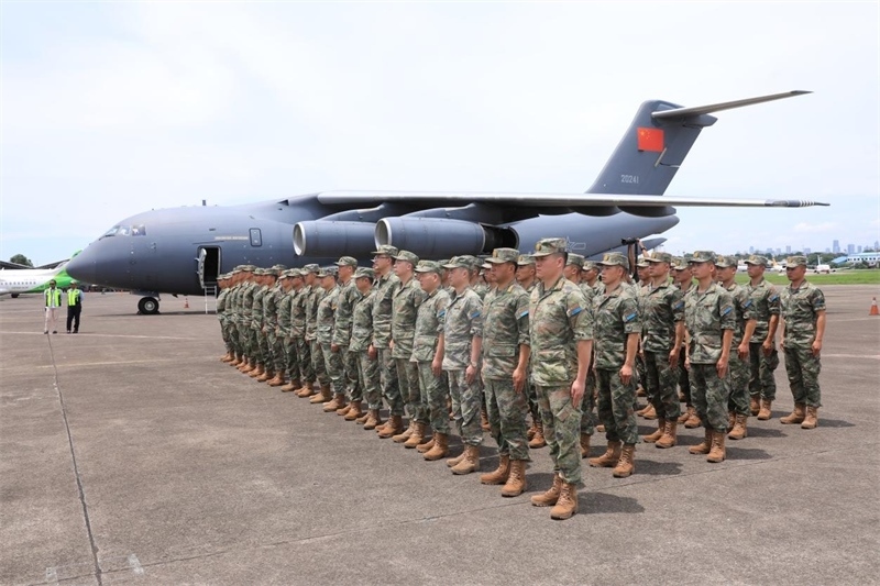 中方參演部隊搭乘運—20運輸機飛抵印尼國民軍空軍哈利姆機場。 龔勝祥攝