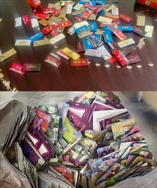 孩子們收集的煙卡、卡牌。受訪者供圖