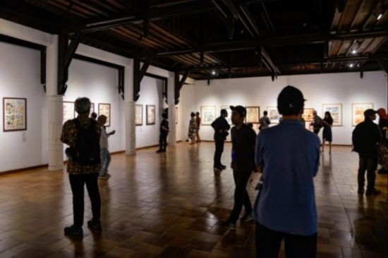 觀眾參觀“東盟-中國(guó)人文交流年”漫畫(huà)大賽展覽。記者 徐欽 攝