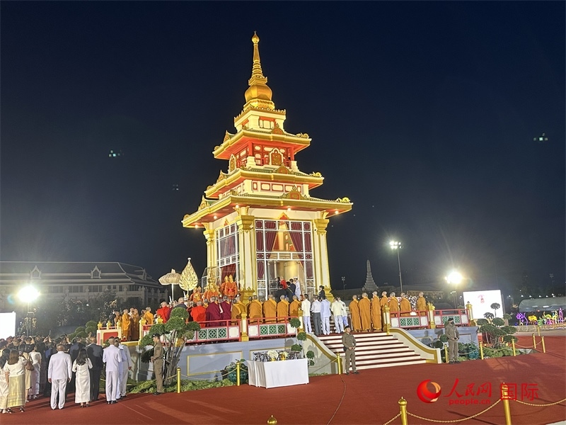 北京靈光寺佛牙舍利抵達(dá)王家田廣場安奉。人民網(wǎng)記者孫廣勇攝