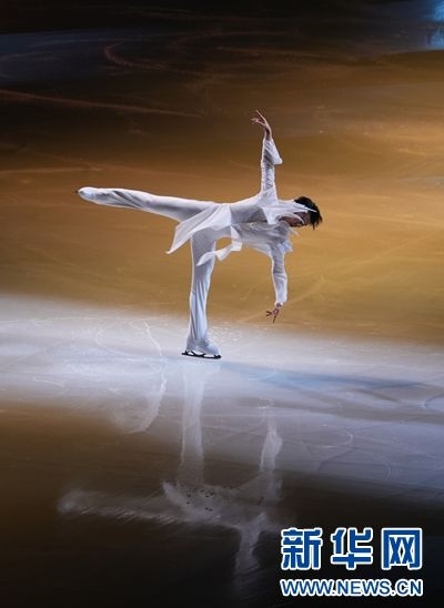 圖為羽生結(jié)弦在表演中。記者 錢錚 攝