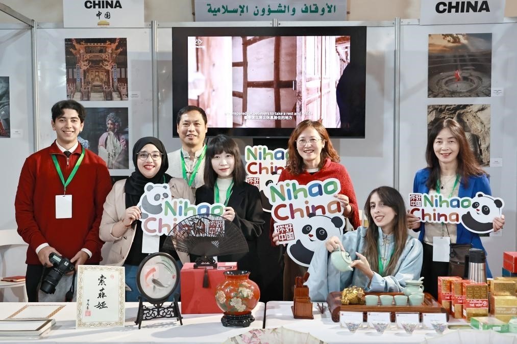 中摩與會(huì)代表合影。拉巴特中國(guó)文化中心供圖