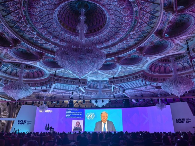 圖為第19屆聯(lián)合國(guó)互聯(lián)網(wǎng)治理論壇（IGF）“推動(dòng)科技企業(yè)履行兒童網(wǎng)絡(luò)保護(hù)責(zé)任”開放論壇活動(dòng)現(xiàn)場(chǎng)。中國(guó)傳媒大學(xué)供圖。