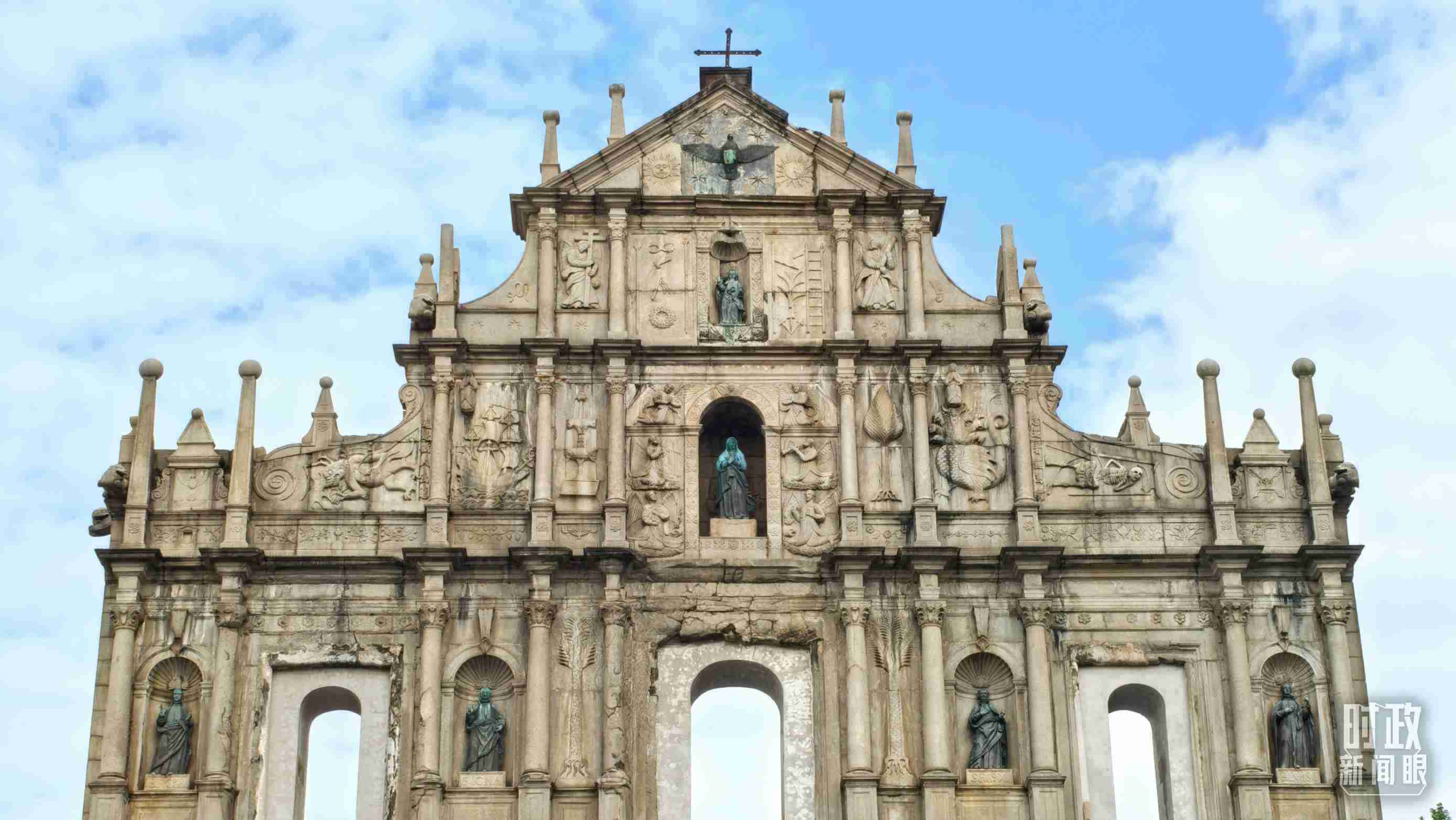 △澳門大三巴牌坊。（總臺(tái)央視記者張垚拍攝）