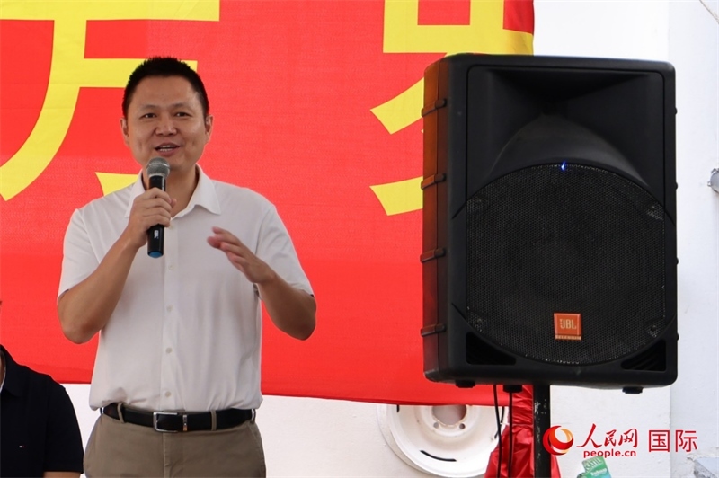 中國駐里約總領(lǐng)館副總領(lǐng)事王尉育在捐贈活動上致辭。人民網(wǎng)記者 陳海琪攝